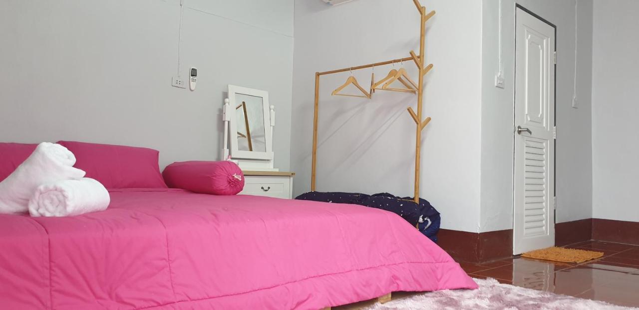 Reindeer House Wat Chedi Hotel Сичон Екстериор снимка